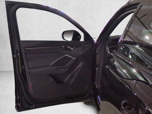 Certified 2025 Audi Q3 2.0T Premium w/ Convenience Package image 11