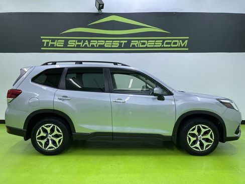 Used 2023 Subaru Forester Premium image 11