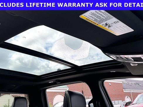 Used 2024 RAM 1500 Laramie AWD/4WD image 19