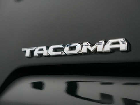 Used 2017 Toyota Tacoma TRD Sport RWD image 14