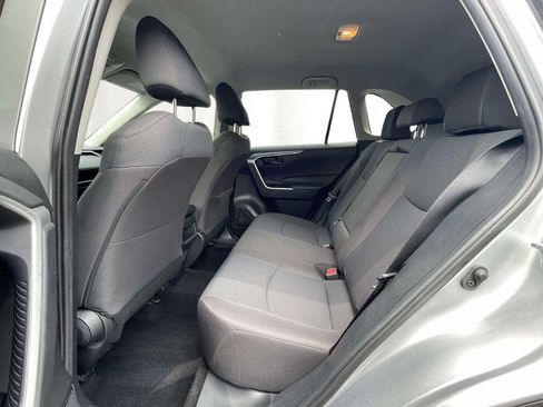 Used 2020 Toyota RAV4 LE FWD image 11