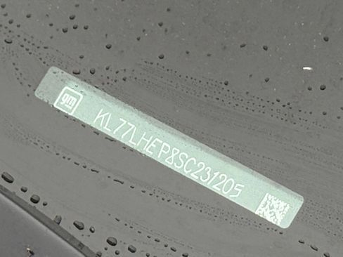 Used 2025 Chevrolet Trax LT image 27