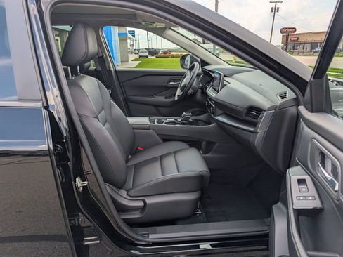 Used 2025 Nissan Rogue SV w/ SV Premium Package AWD/4WD image 3