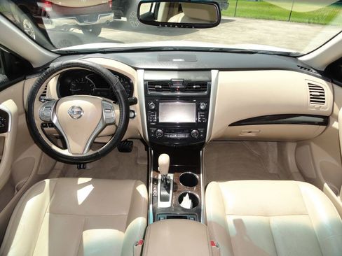 Used 2014 Nissan Altima 2.5 SL w/ Technology Package FWD image 6