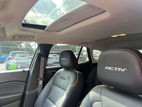 Used 2024 Chevrolet Trax ACTIV w/ Sunroof Package FWD image 16