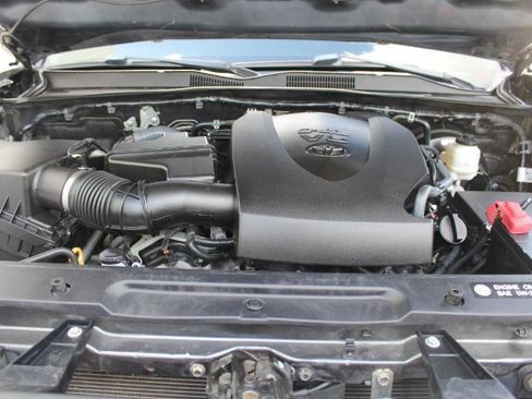 Used 2017 Toyota Tacoma SR w/ Tow Package AWD/4WD image 38