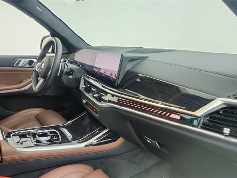 Used 2025 BMW X7 M60i image 21