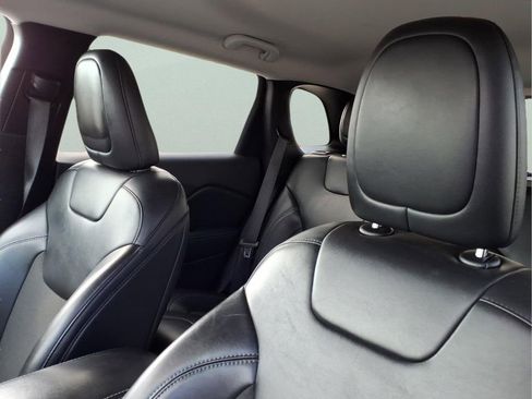 Used 2020 Jeep Cherokee Latitude Plus image 12