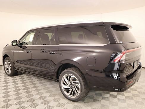 New 2025 Lincoln Navigator L Reserve image 24