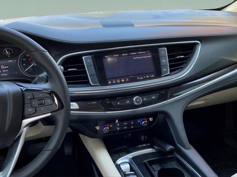 Used 2022 Buick Enclave Essence image 8