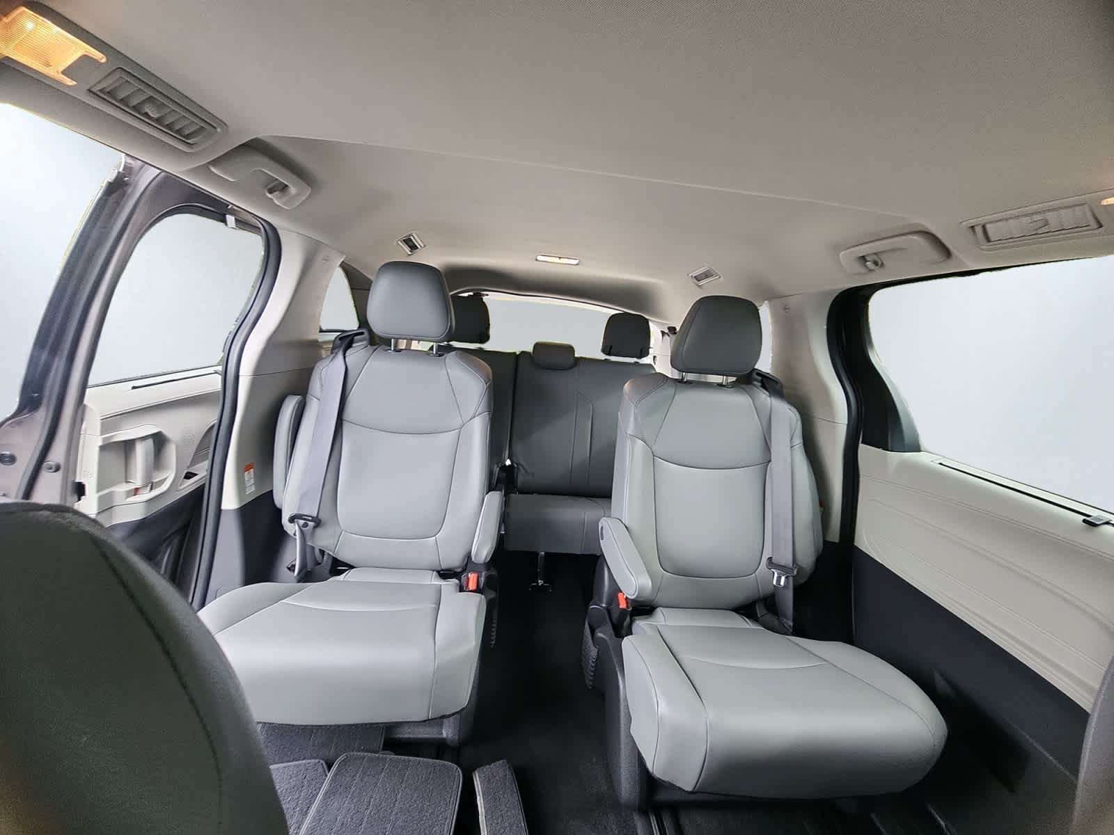 Used 2022 Toyota Sienna XLE AWD/4WD image 18