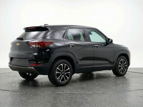 Used 2025 Chevrolet TrailBlazer LT FWD image 9