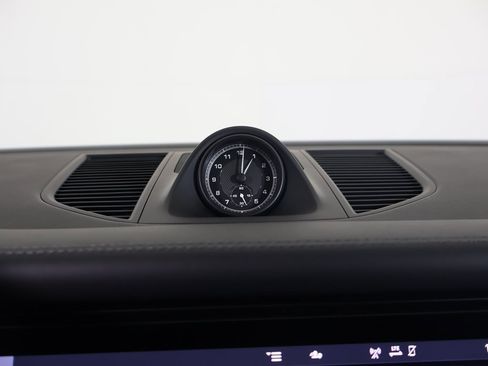 Used 2023 Porsche Macan S image 7