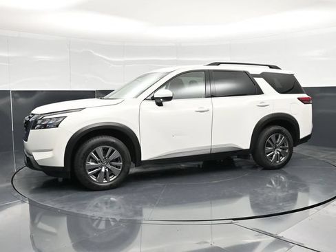 Used 2025 Nissan Pathfinder SV FWD image 9
