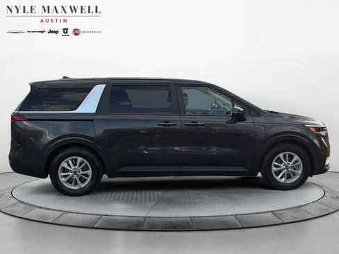 Used 2024 Kia Carnival LX image 16