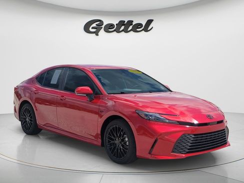 Used 2025 Toyota Camry LE FWD image 3