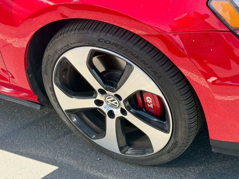 Used 2017 Volkswagen GTI SE FWD image 5