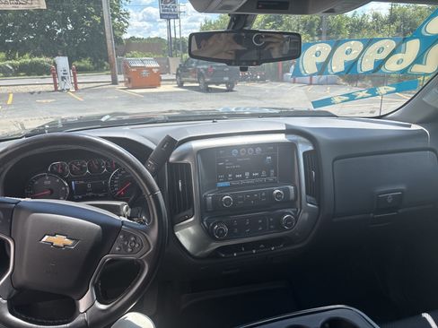 Used 2018 Chevrolet Silverado 1500 LT AWD/4WD image 11