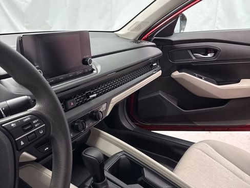 Used 2023 Honda Accord EX image 17