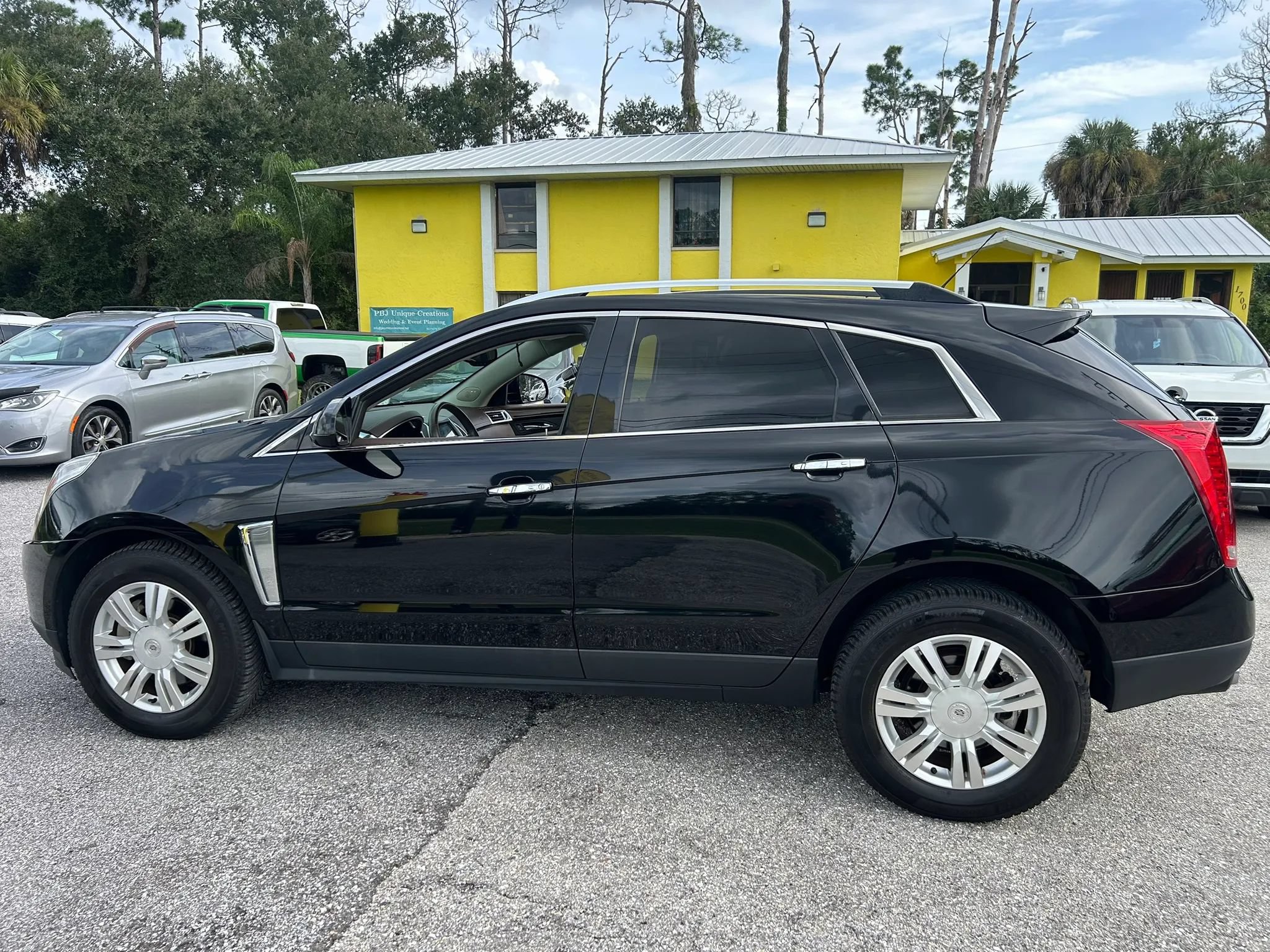 Used 2016 Cadillac SRX Luxury w/ Driver Awareness Package FWD image 4