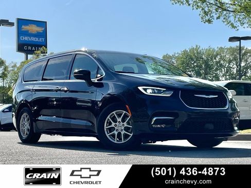 Used 2023 Chrysler Pacifica Touring-L image 1