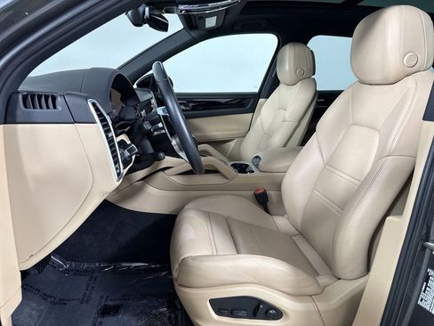 Certified 2023 Porsche Cayenne AWD/4WD image 5