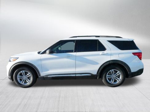 Used 2020 Ford Explorer XLT w/ Equipment Group 202A image 4