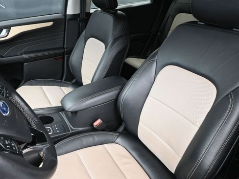 Used 2022 Ford Escape Titanium w/ Titanium Elite Package image 11