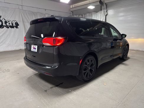 Used 2019 Chrysler Pacifica Touring Plus w/ S Appearance Package image 7