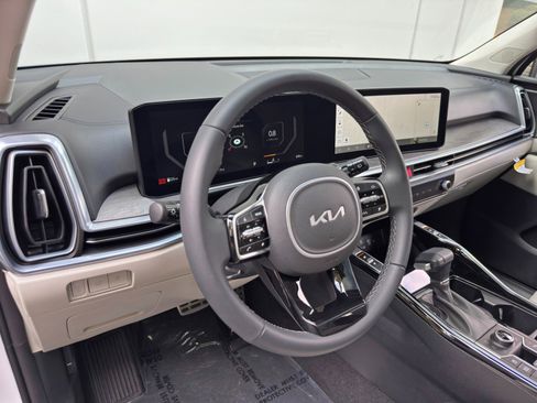 Used 2025 Kia Sorento SX AWD/4WD image 14