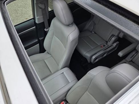 Used 2019 Toyota Highlander Limited Platinum AWD/4WD image 11
