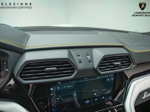 Used 2022 Lamborghini Urus image 28