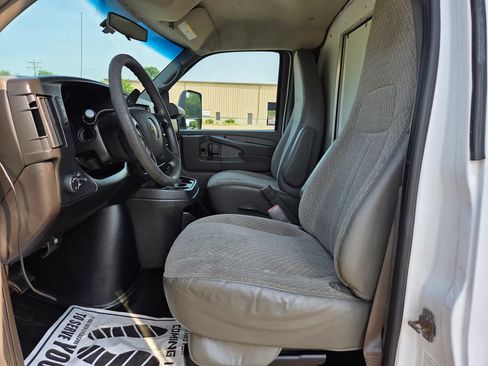Used 2014 Chevrolet Express 3500 Extended RWD image 18