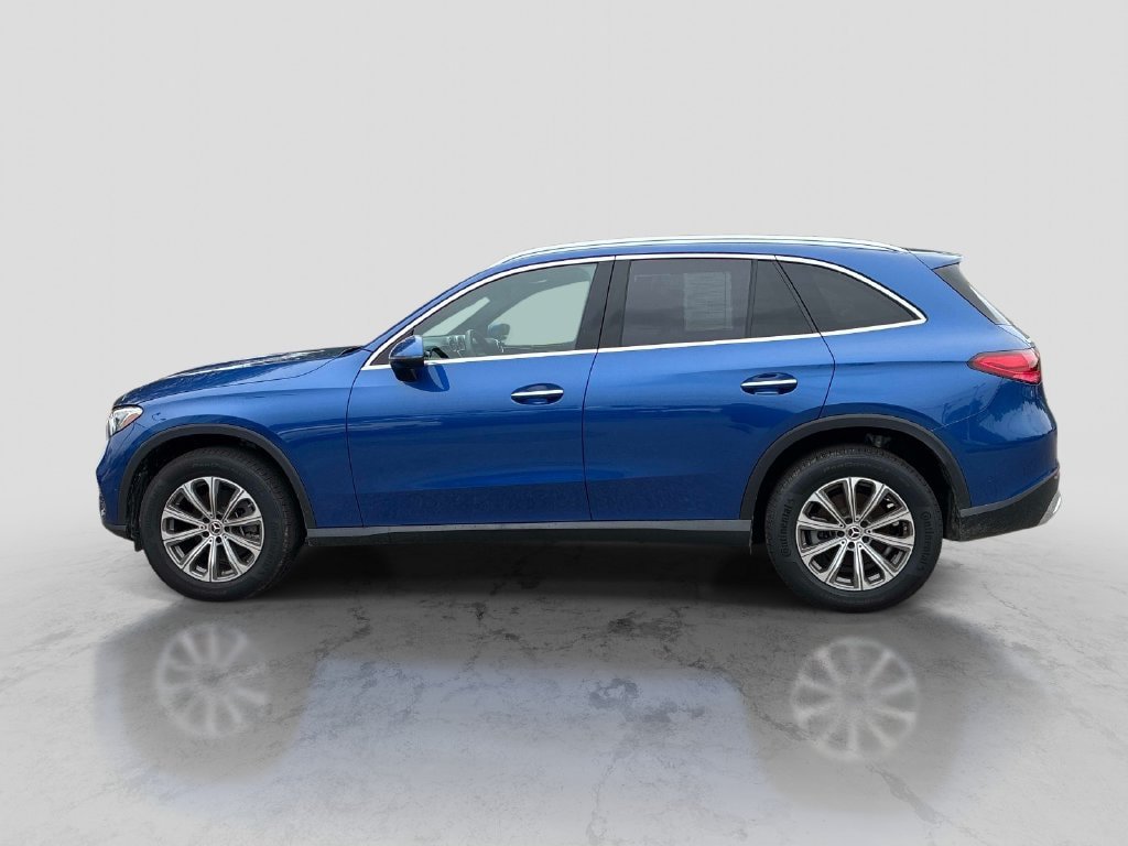 Used 2025 Mercedes-Benz GLC 300 4MATIC image 4