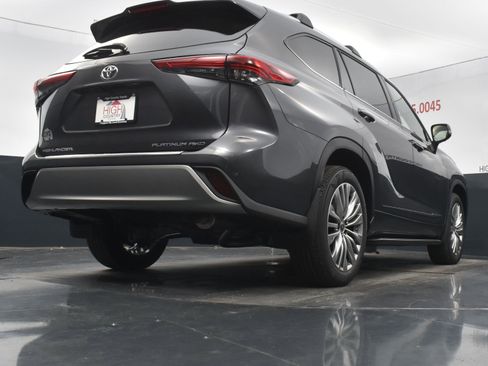 Used 2022 Toyota Highlander Platinum image 44