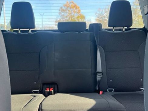 Used 2021 Chevrolet Silverado 2500 Custom w/ Custom Value Package image 15