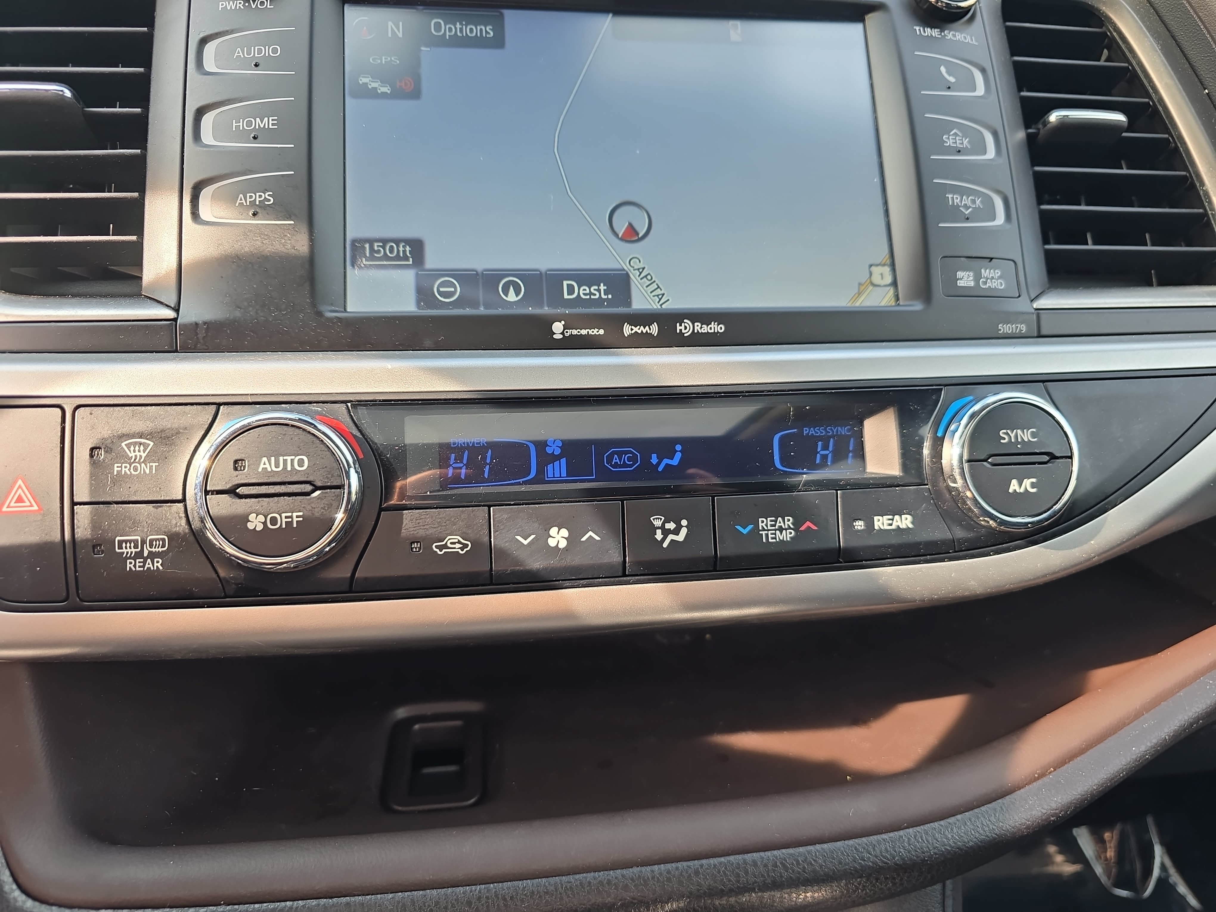 Used 2017 Toyota Highlander XLE AWD/4WD image 24