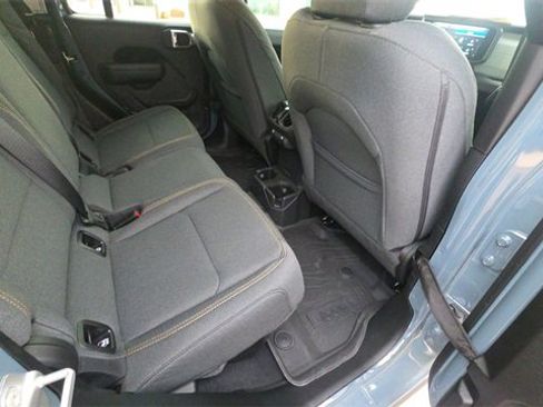 Used 2024 Jeep Gladiator Sport image 27