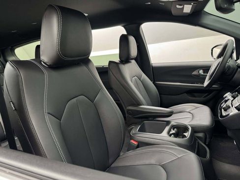 New 2026 Chrysler Pacifica Select image 20