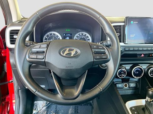 Used 2022 Hyundai Venue Limited FWD image 11