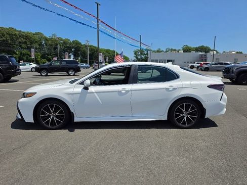 Used 2024 Toyota Camry SE w/ Cold Weather Package FWD image 4