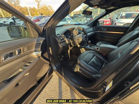 Used 2018 Ford Explorer XLT w/ Equipment Group 202A AWD/4WD image 19