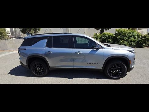 Used 2025 Chevrolet Traverse LT w/ Midnight/Sport Edition FWD image 7