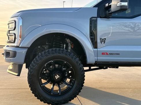 Used 2025 Ford F250 Lariat w/ Lariat Ultimate Package image 5