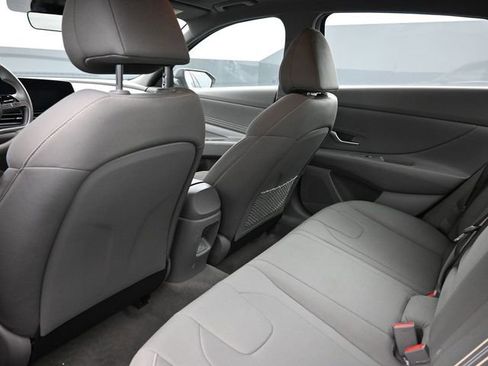 Used 2025 Hyundai Elantra SEL image 16