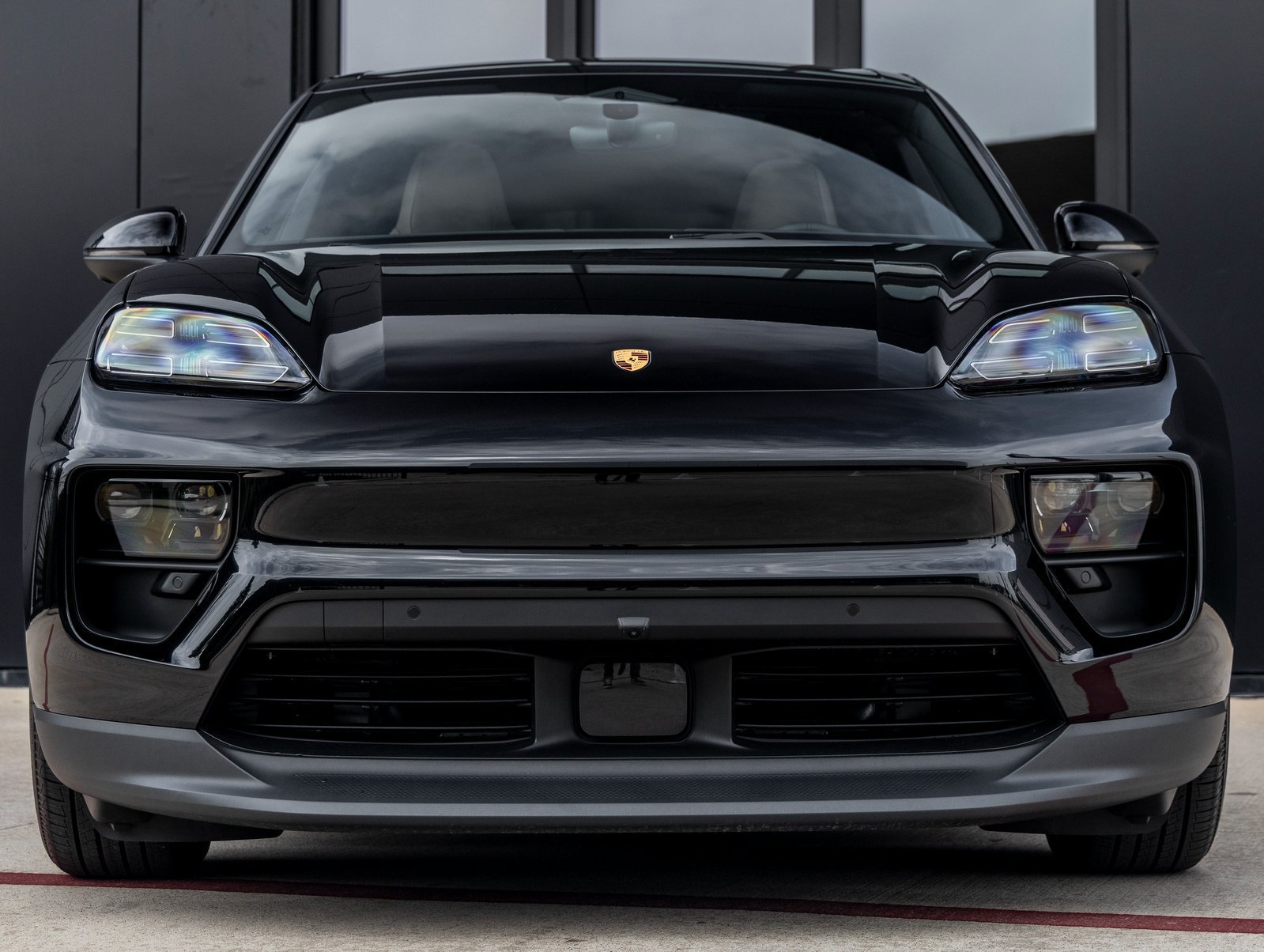 Certified 2025 Porsche Macan 4S Electric AWD/4WD image 10