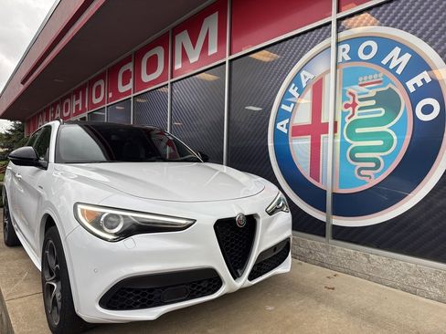 Used 2022 Alfa Romeo Stelvio Veloce image 1