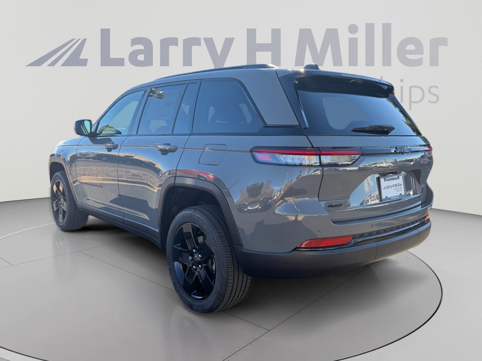 New 2027 Jeep Grand Cherokee Laredo X AWD/4WD image 3