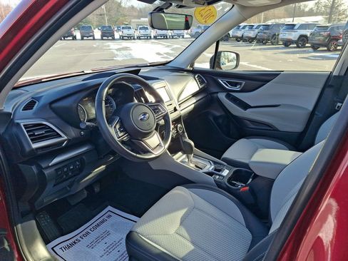 Used 2023 Subaru Forester Premium image 9
