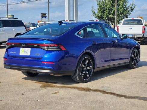 Used 2025 Honda Accord Sport image 4